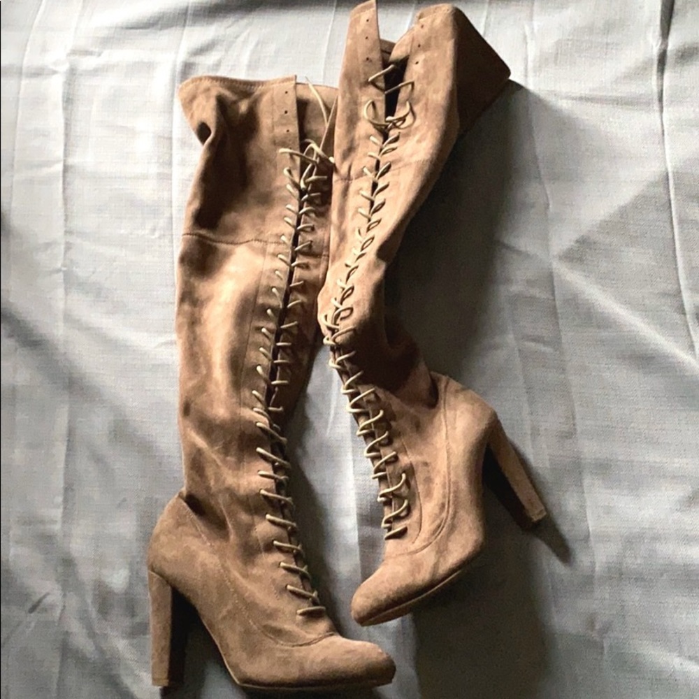 ✨Knee-high lace up boots✨
